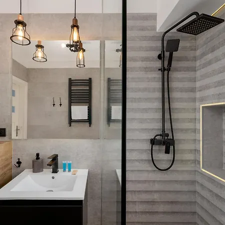 Grzegorzki Deluxe By Bookinghost