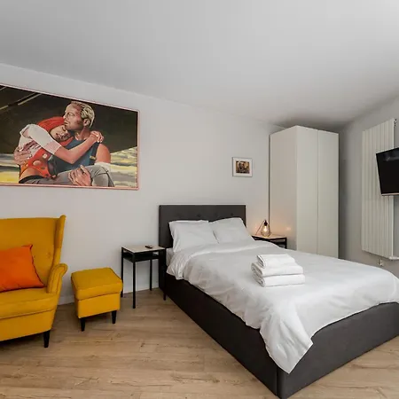 Grzegorzki Deluxe By Bookinghost *