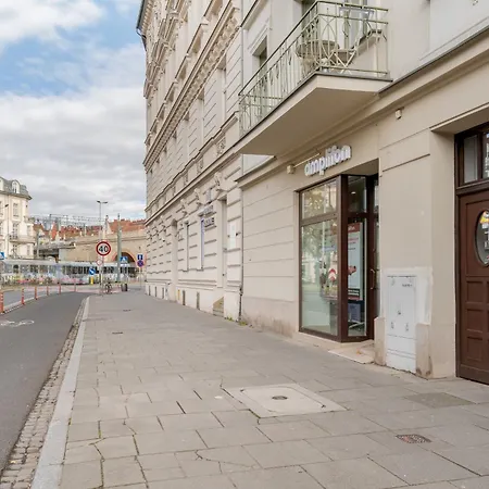 Grzegorzki Deluxe By Bookinghost