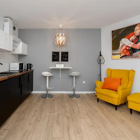 Grzegorzki Deluxe By Bookinghost